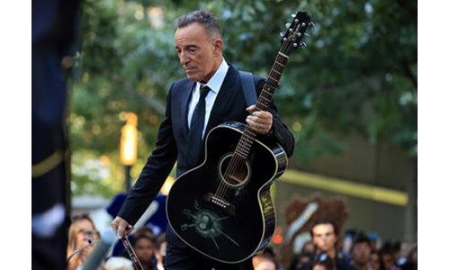 BRUCE SPRINGSTEEN DE ŞARKILARINI SATTI